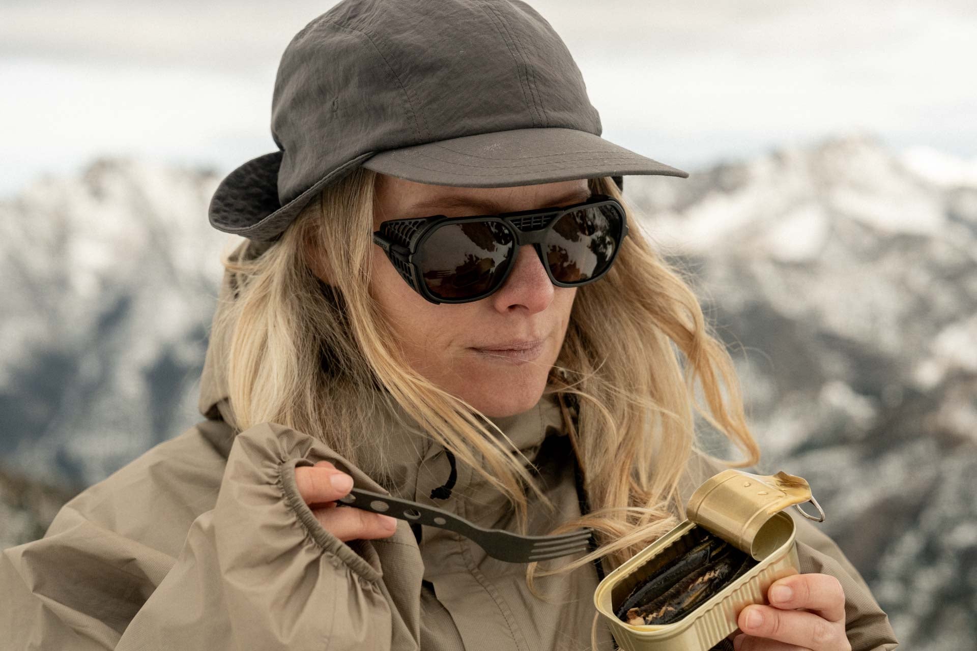 cammina_charcoal_grey_shields