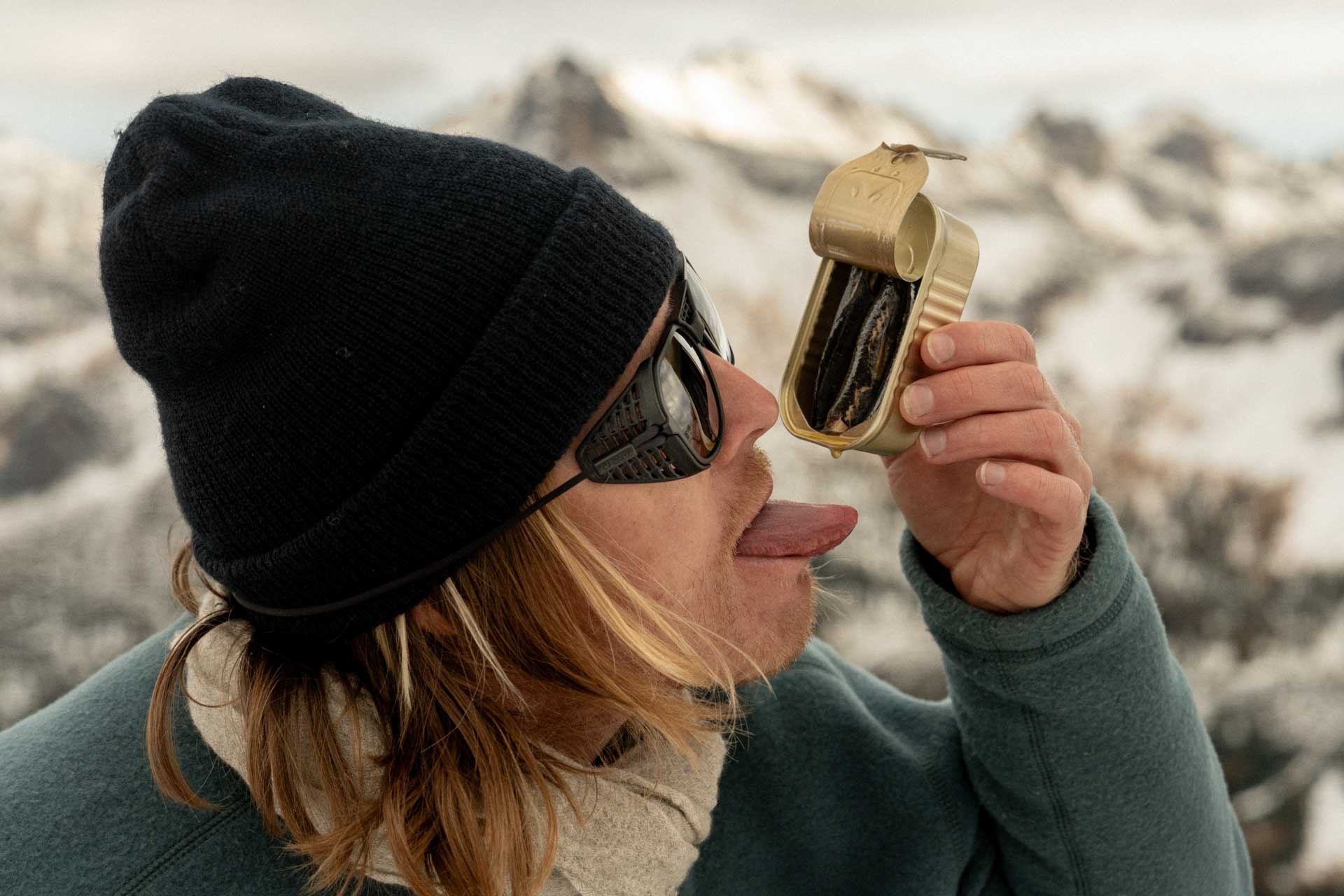 cammina_charcoal_grey_shields